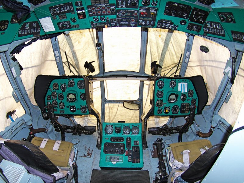Кабина вертолета ми-8