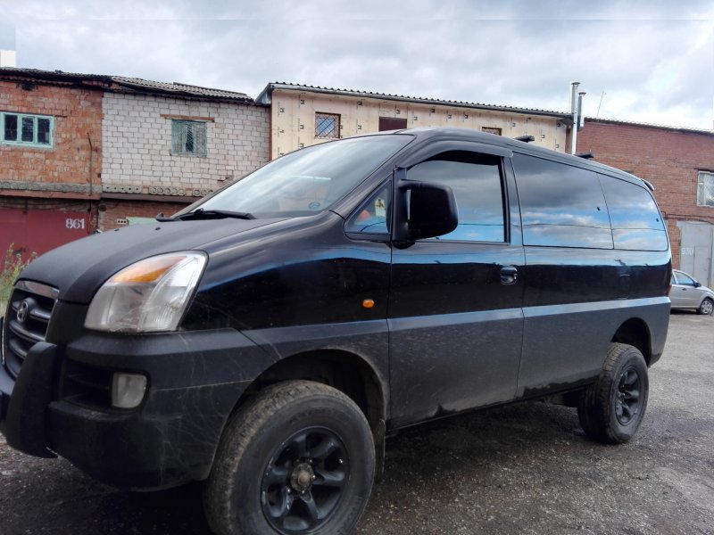 Hyundai Starex 2.5 d 4wd MT 140 Л.С комплектация