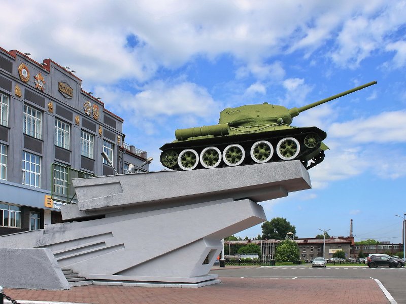 Памятник танк т-34 Новокузнецк