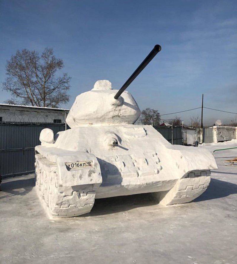 Танк т-34 из снега