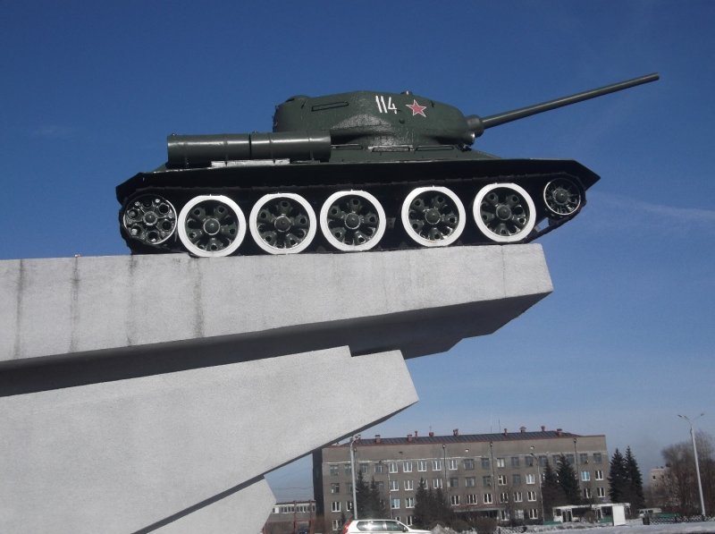 Танк т-34 у КМК Новокузнецк