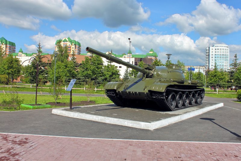 Памятник танк т-34 Новокузнецк