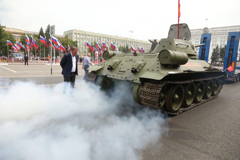 Танк т-34 Кемерово парад Победы