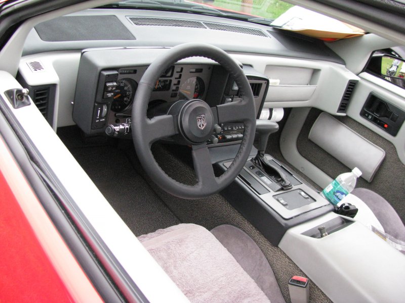 Pontiac Fiero салон