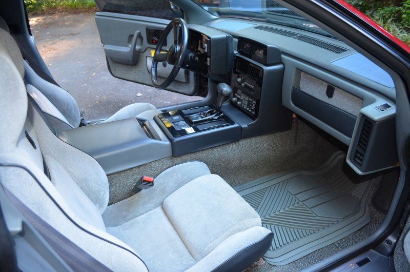 Pontiac Fiero салон