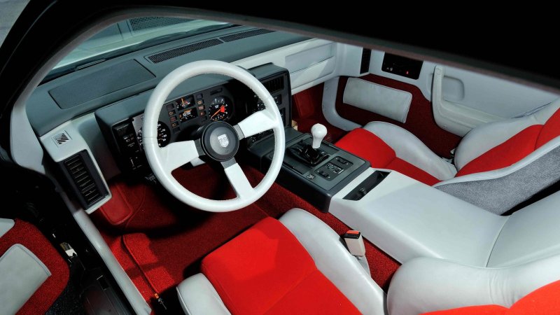 Pontiac Fiero, 1985 салон