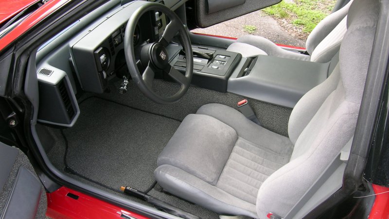 Pontiac Fiero 1987 салон