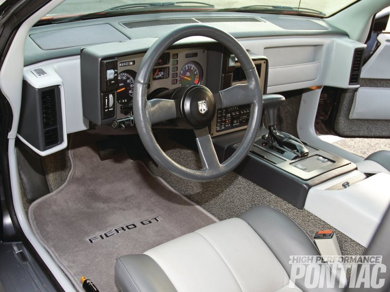 Pontiac Fiero 1987 салон