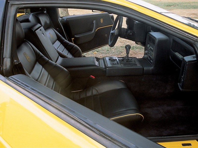 Pontiac Fiero 1987 салон