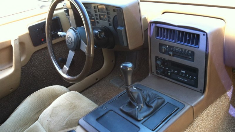 Pontiac Fiero салон