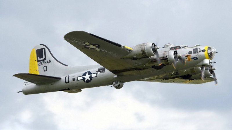 B17 бомбардировщик