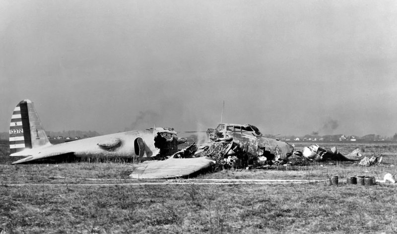 B 17 Flying Fortress подбитый