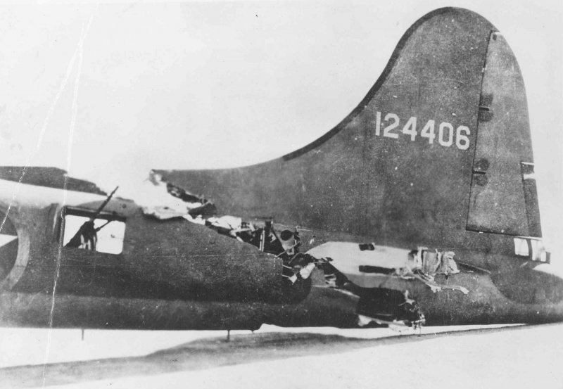 B-17 летающая крепость поврежденный