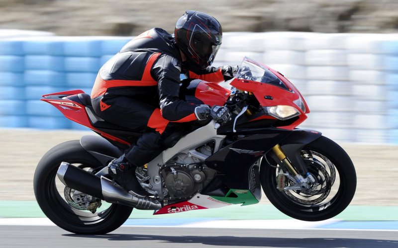 Aprilia rsv4 2010 Factory