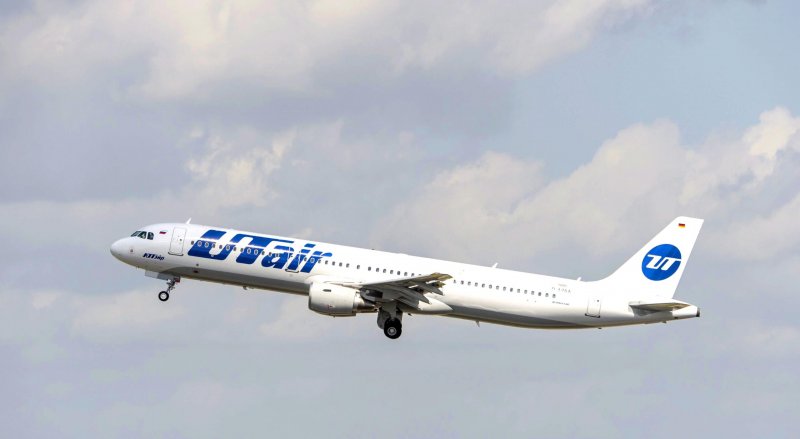 B737 UTAIR