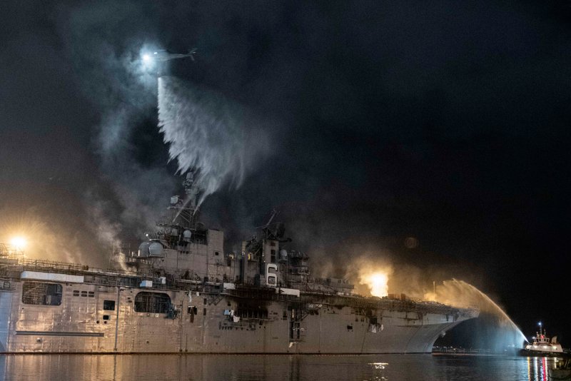 Пожар на корабле ВМС США В Сан Диего