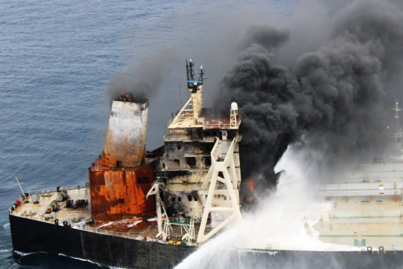 Пожар на корабле ВМС США В Сан Диего