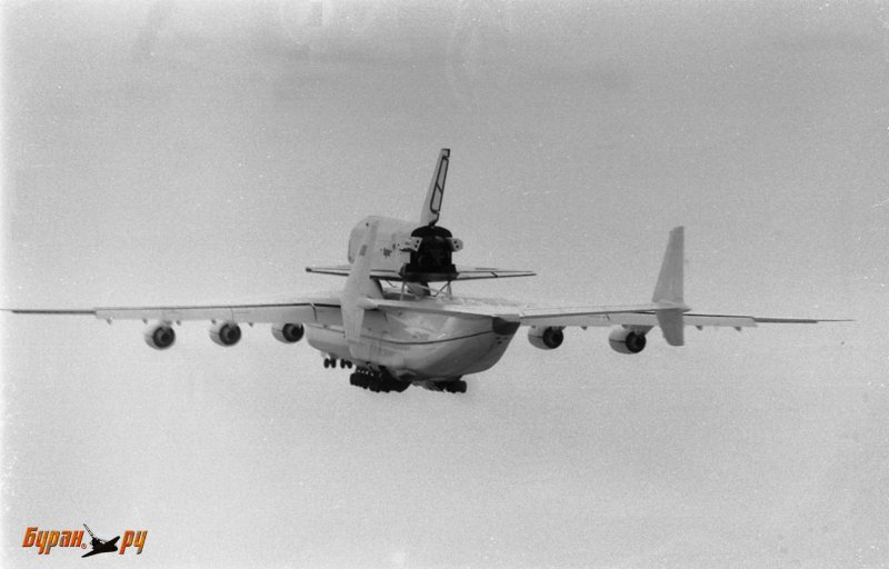 Самолет АН 124 100 Руслан