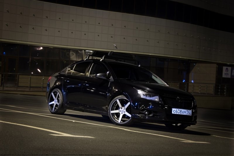 Тюнингованные Chevrolet Cruze черного цвета