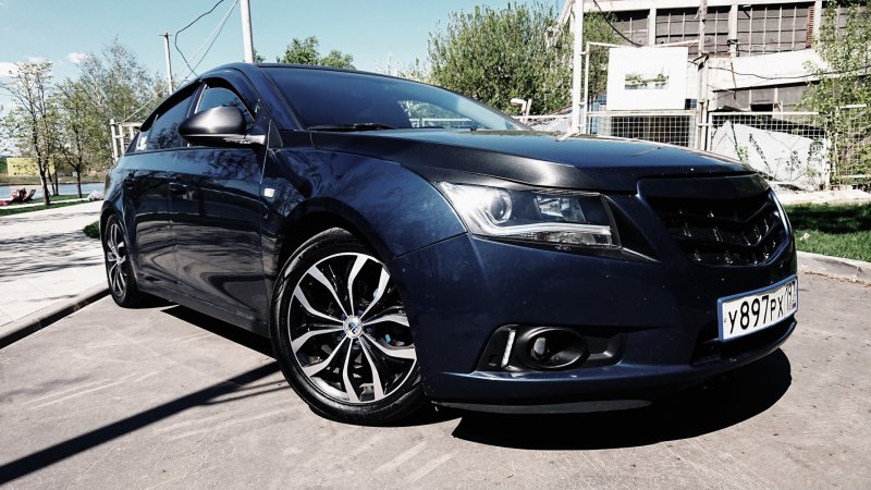 Chevrolet Cruze хэтчбек черный