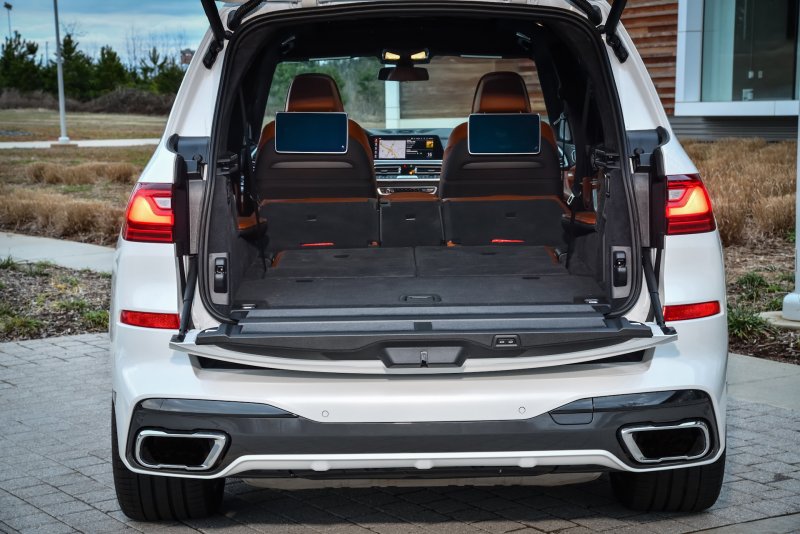 BMW x7 багажник