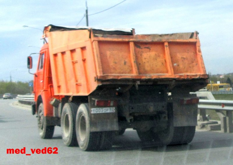 КАМАЗ оранжевый 65115 самосвал