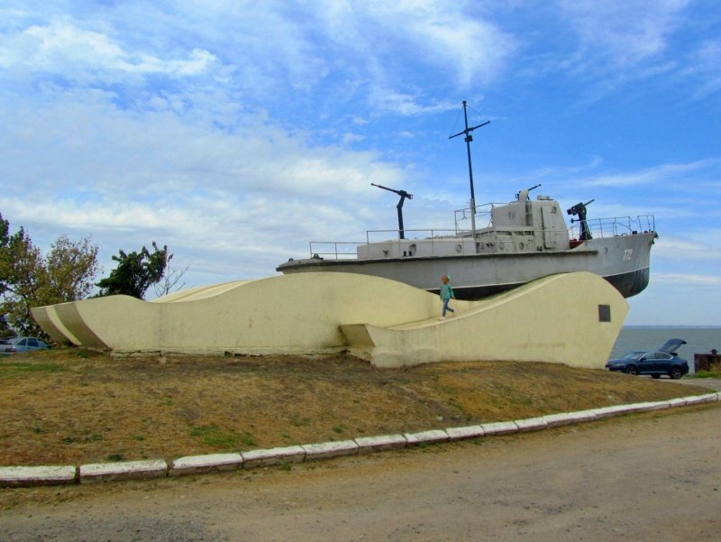 Таганрог корабль ― памятник морякам Азовской флотилии