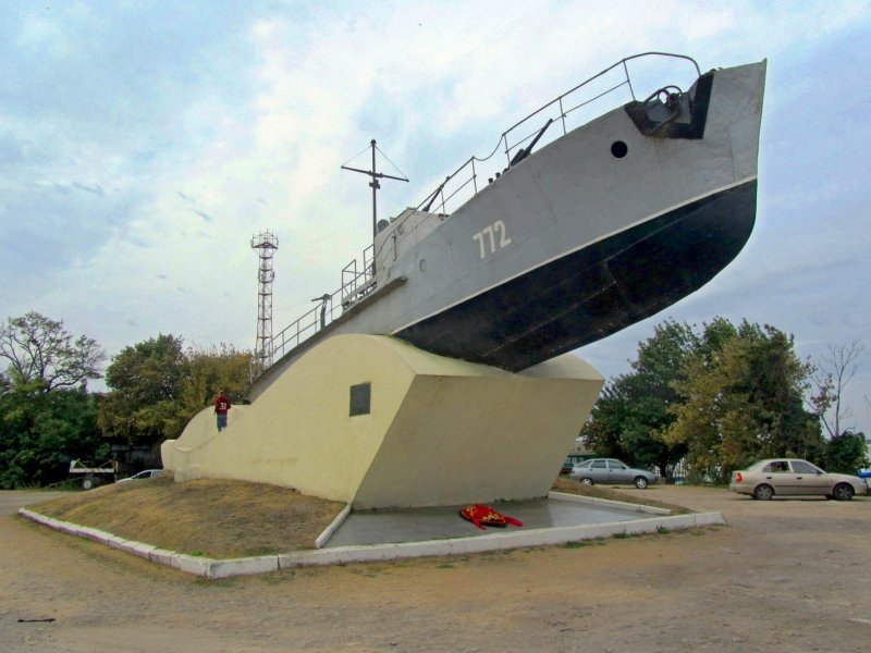 Таганрог корабль ― памятник морякам Азовской флотилии