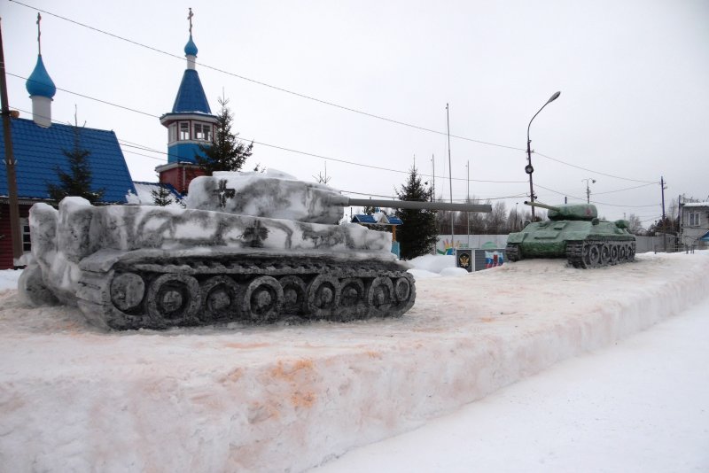 Танки слепленные из снега
