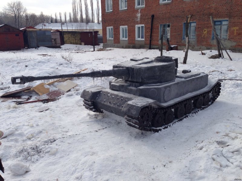 Танки из снега