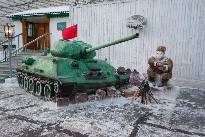 Ледяные скульптуры танк