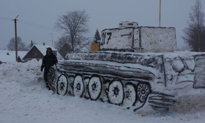Танк из снега немецкий