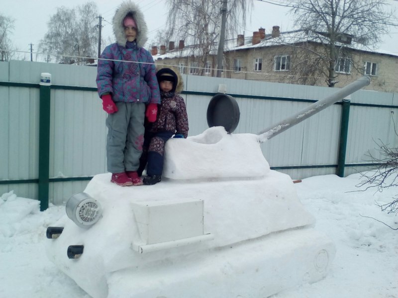 Снежная Военная база из снега