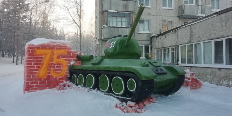 Танк в снегу