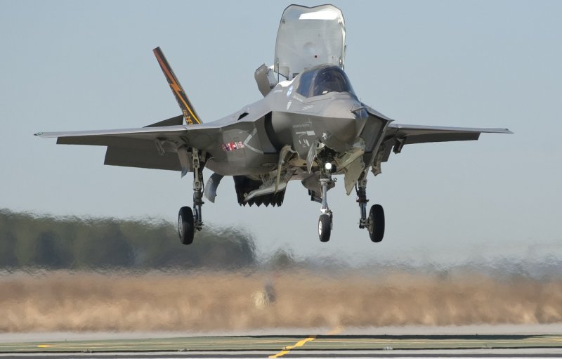 F35b вертикальный взлет