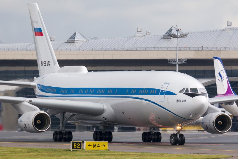 Самолет ил-96-400впу