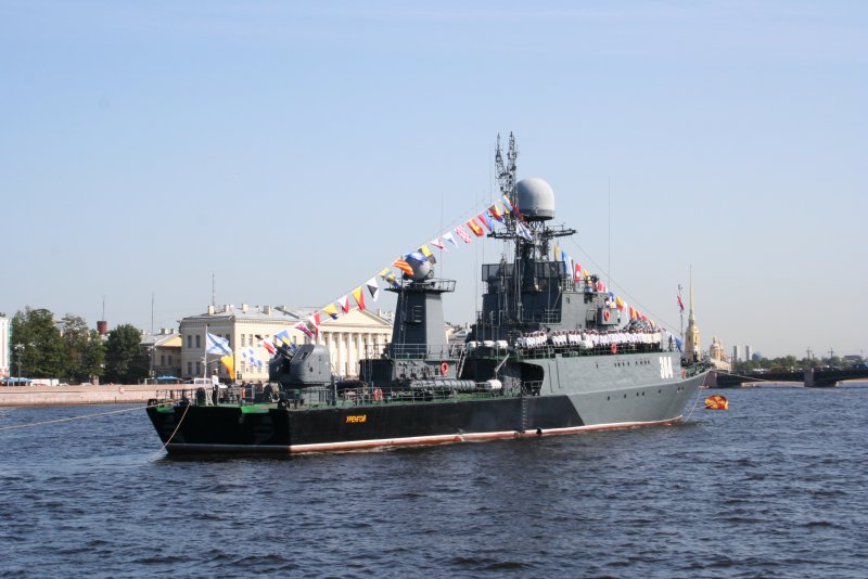Крейсер Стерегущий на Балтике сейчас который служит покажи фото