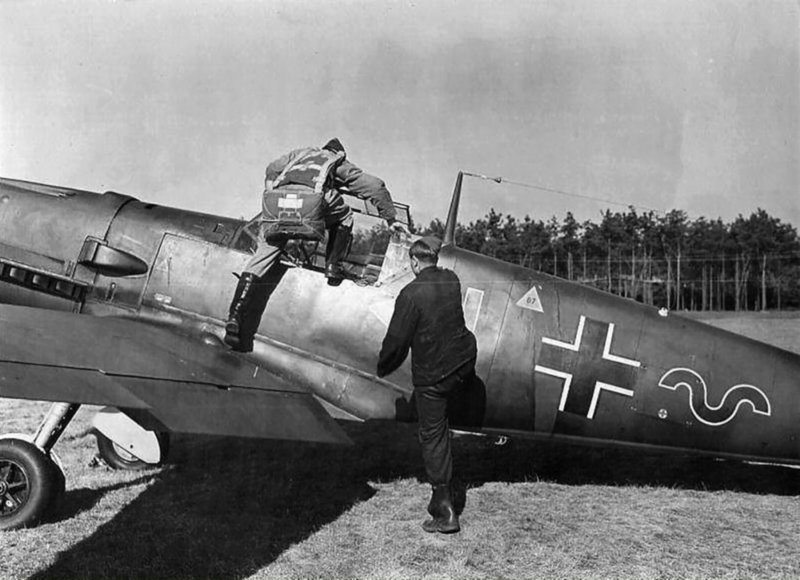 Bf 109 North Africa 1942 White 2