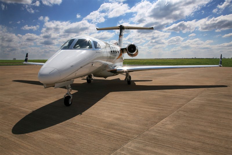 Phenom 300 самолет
