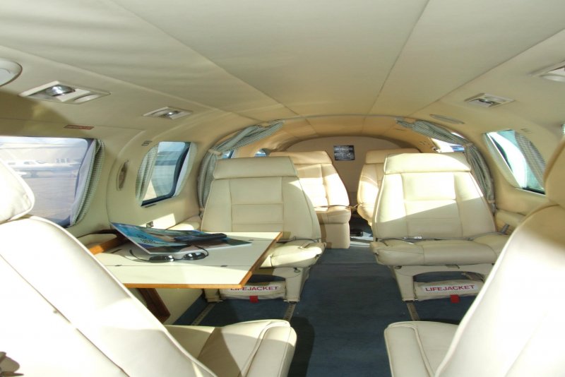 Piper pa-31 Navajo внутри