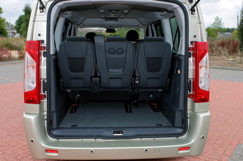 Peugeot Expert 9 Seater