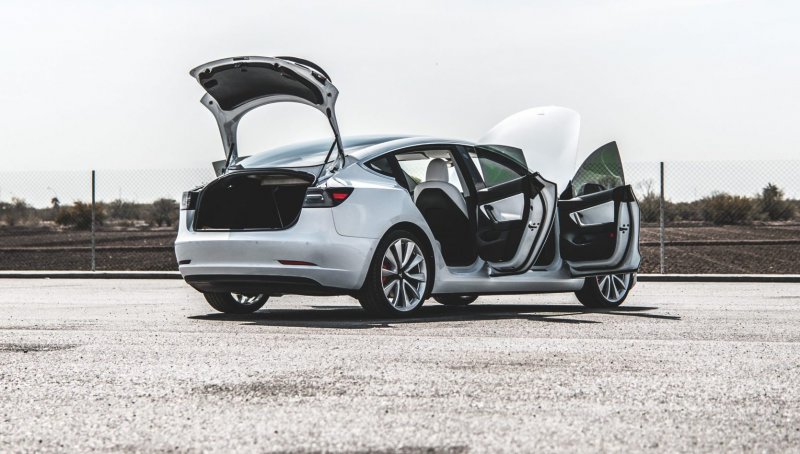 Tesla model 3 двери