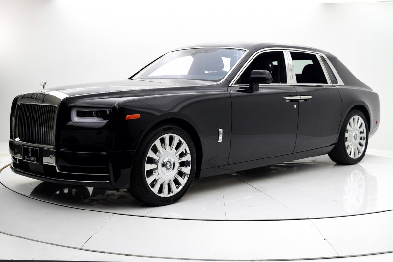 Rolls Royce Phantom 2019 черный