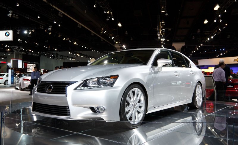 Lexus is 250 вид сверху