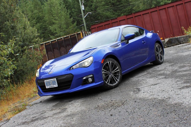 Subaru BRZ зеленая