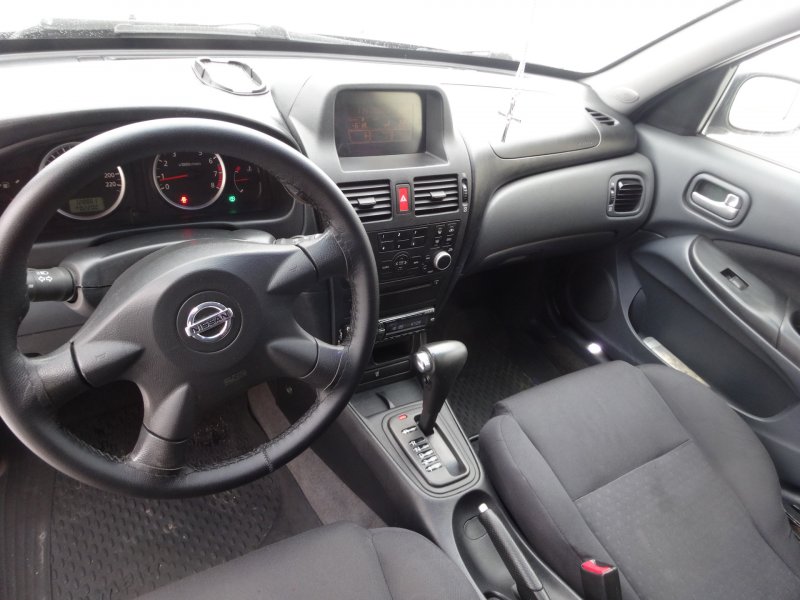 Nissan Almera n16 2005 салон