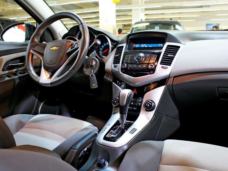 Шевроле Круз 1.8 автомат 2009