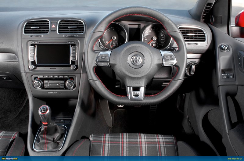 Volkswagen Golf 6 GTI салон