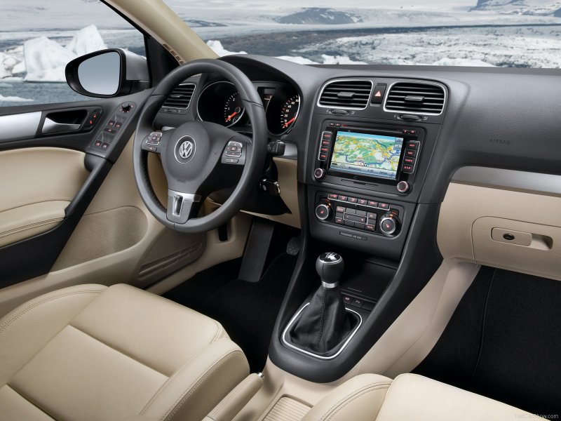 Volkswagen Golf 6 салон