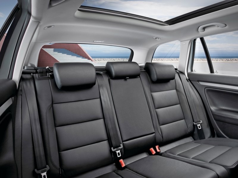 Volkswagen Golf 6 салон сзади